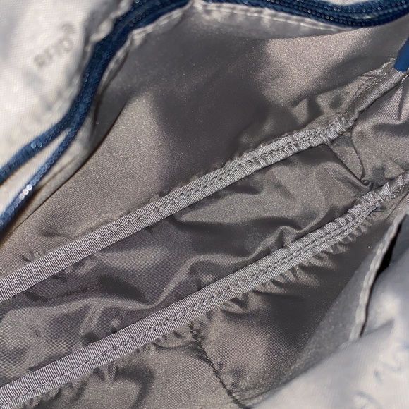 Hedgren RFID protected multicolor nylon crossbody with adjustable strap - Picture 10 of 12